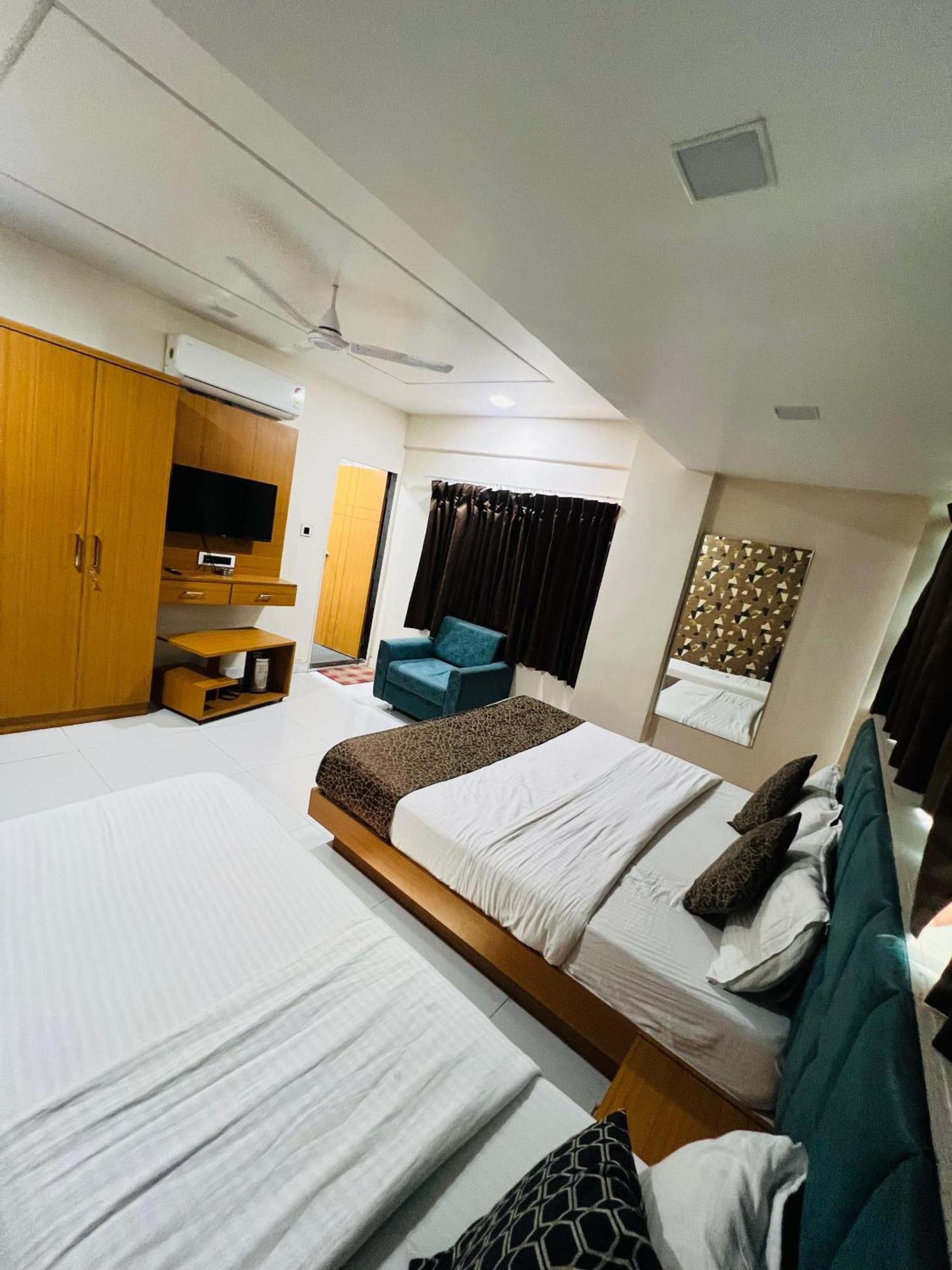 Hotel Exotic Ahmedabad Exterior photo