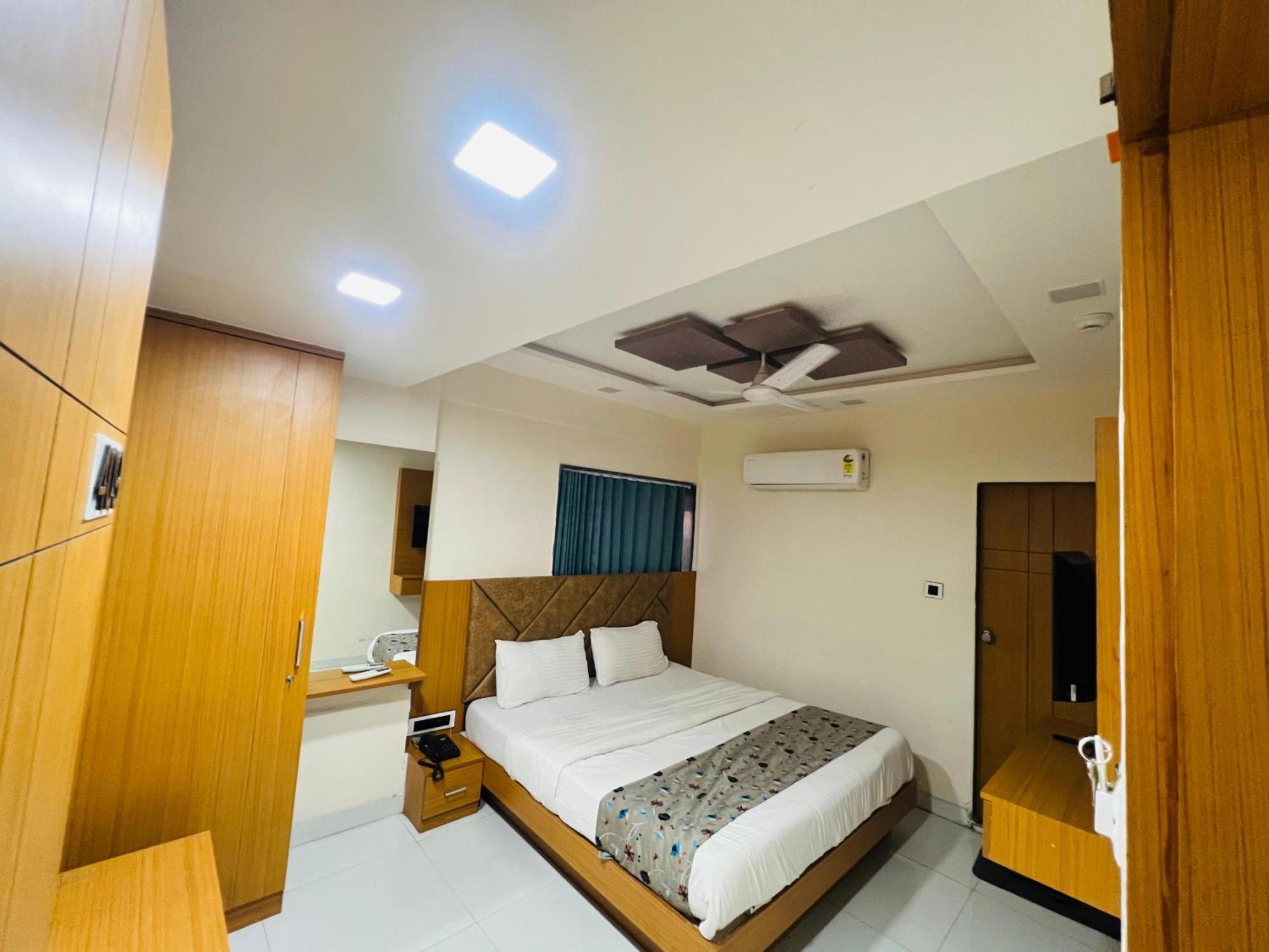 Hotel Exotic Ahmedabad Exterior photo